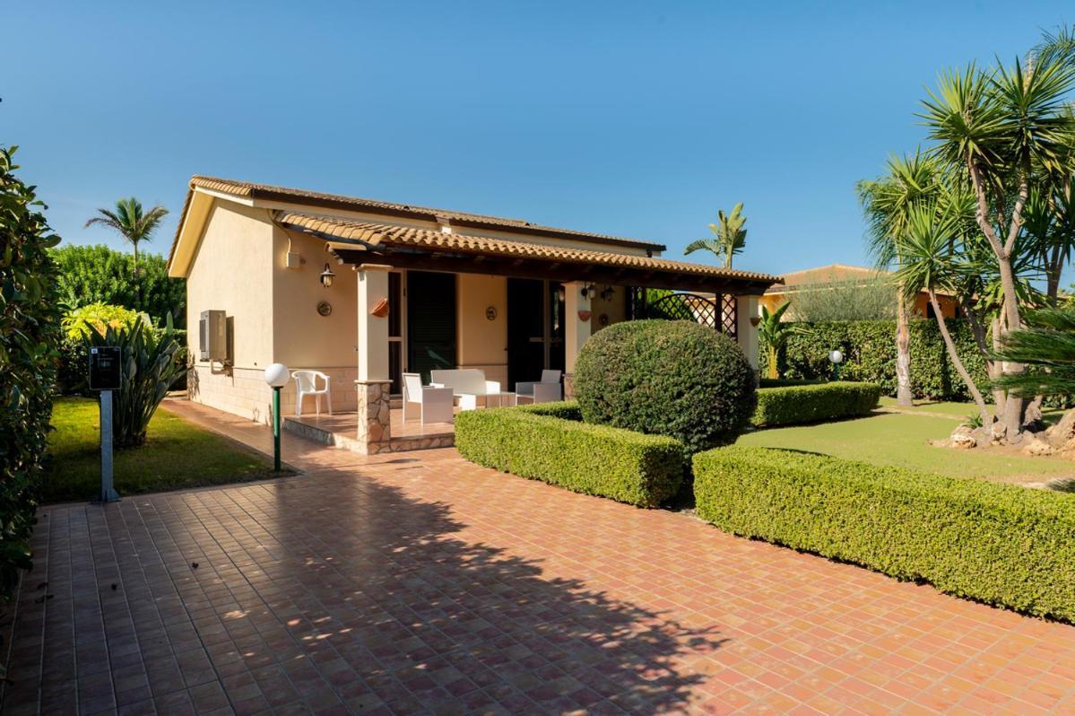 Villa Plumeria Campofelice Di Roccella Exterior photo